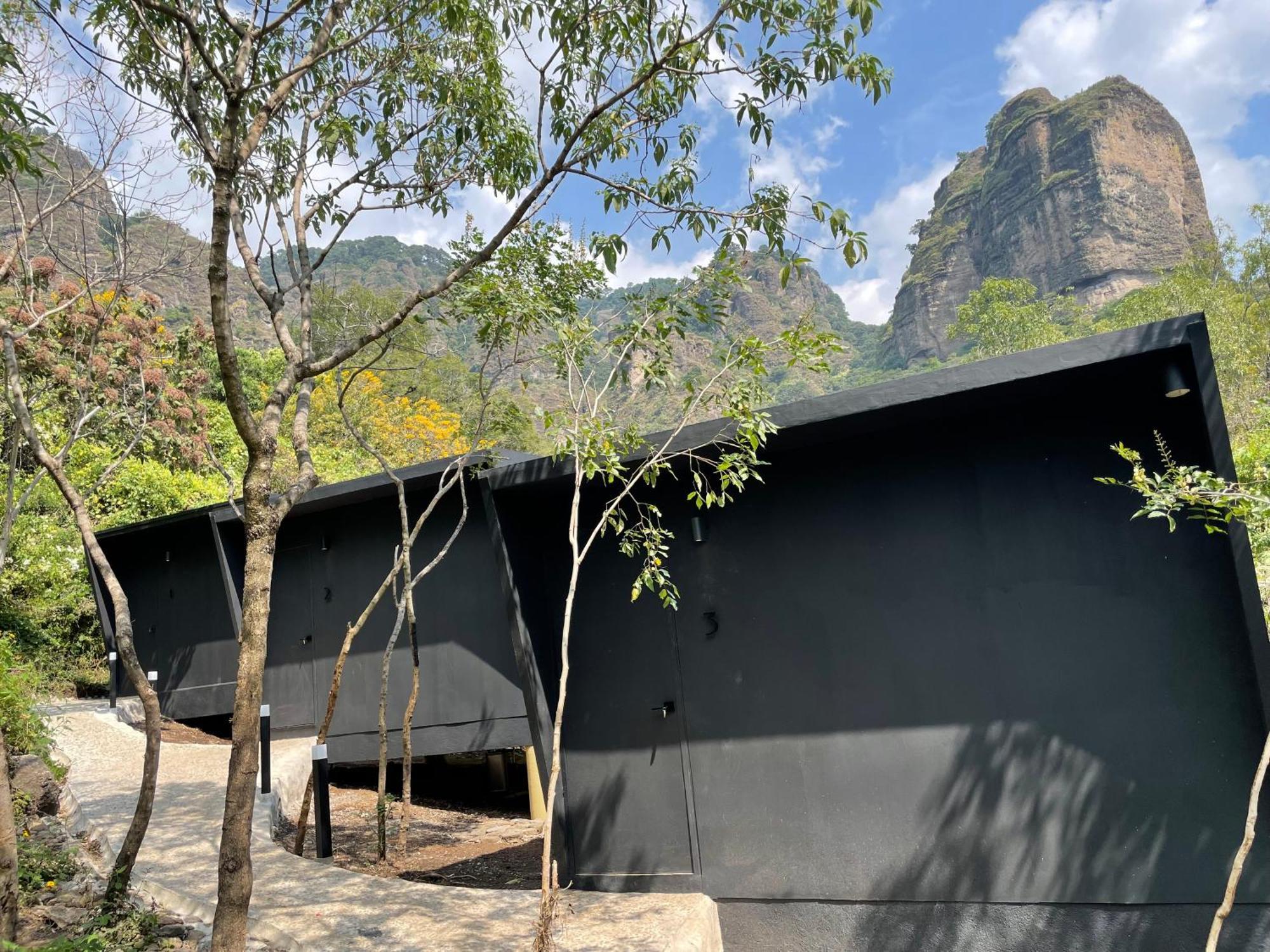 Bajo La Montana Hotell Tepoztlán Exteriör bild